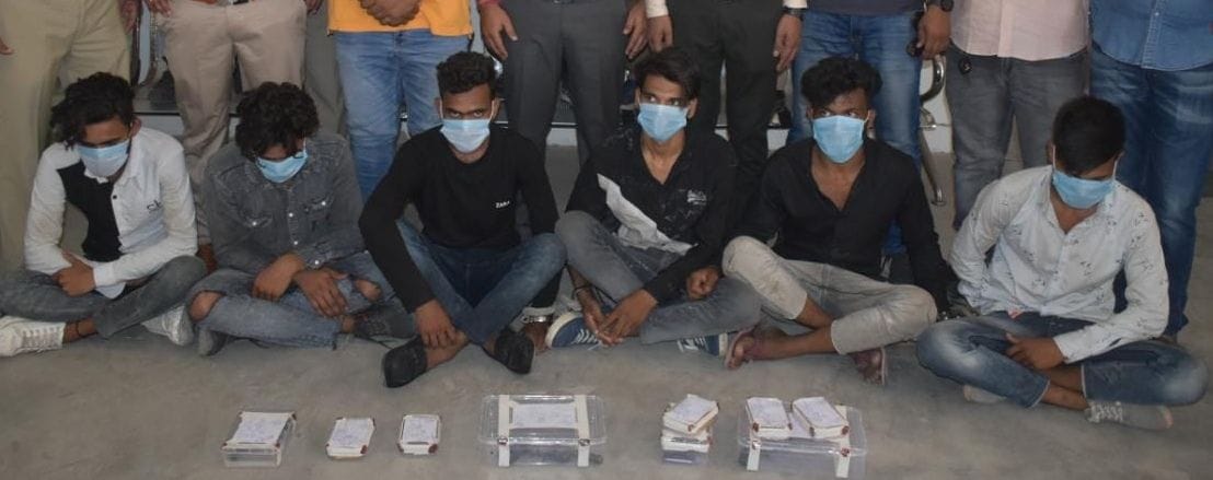 Five accused arrested for robbing a jeweler's shop