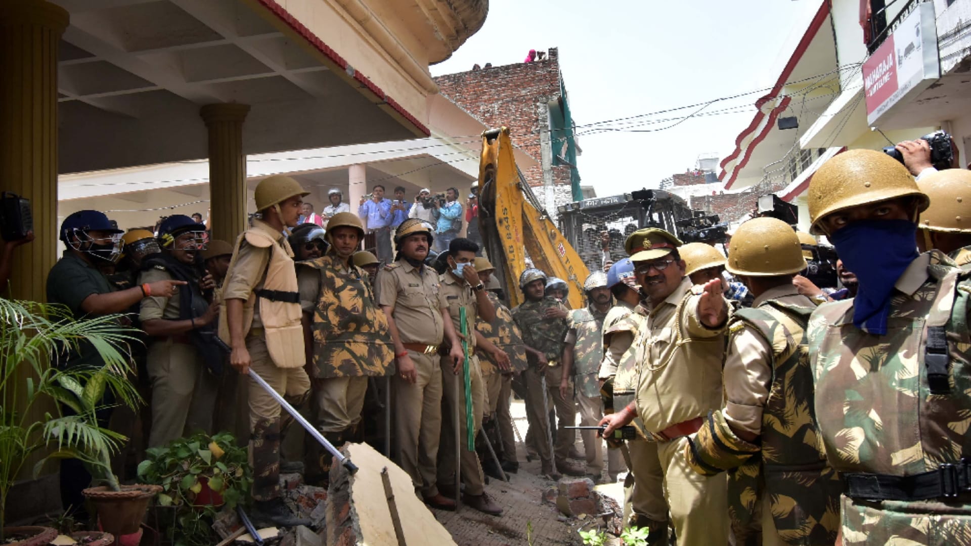 Prayagraj Violence Illegal weapons, objectionable posters found from mastermind Javed Mohammad house