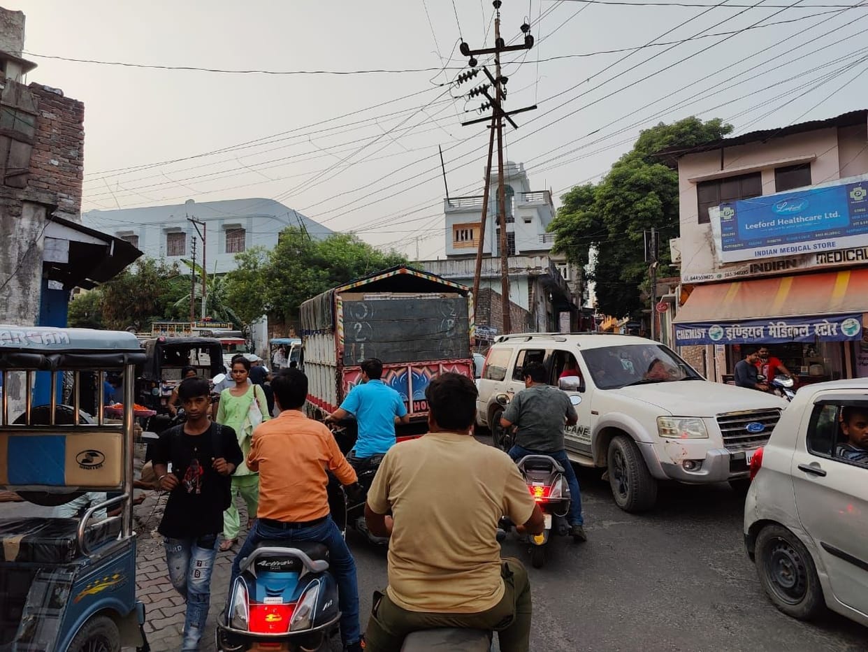Tourists stuck in the throes of jam in Bhimtal