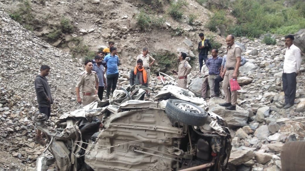 Car falls into deep gorge, driver dies