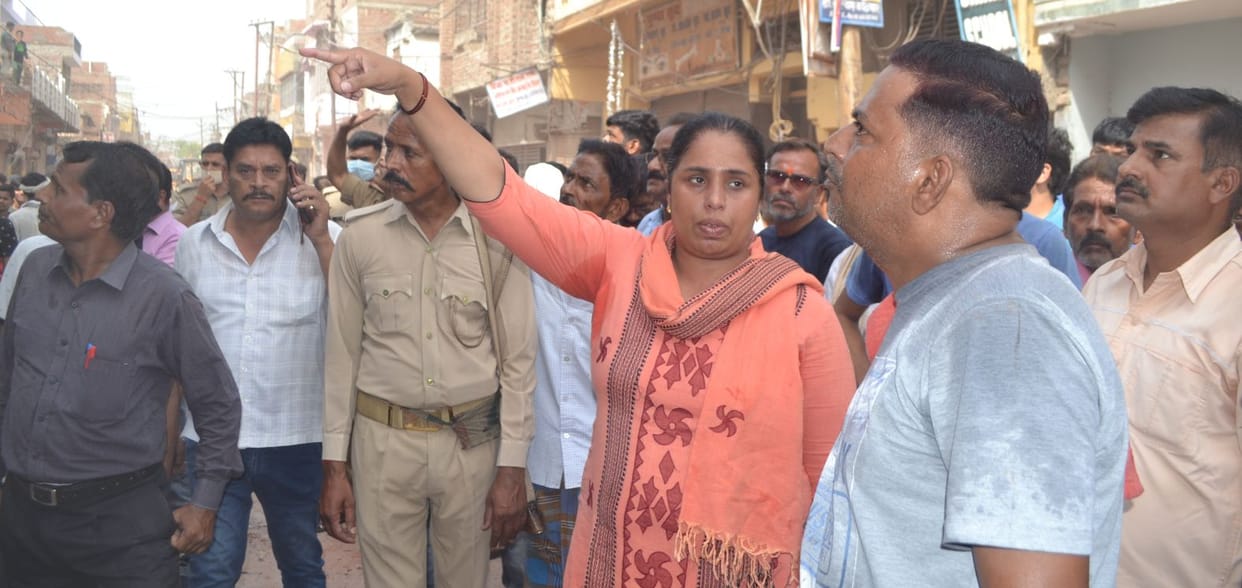 atikraman,farrukhabad news,buldoger