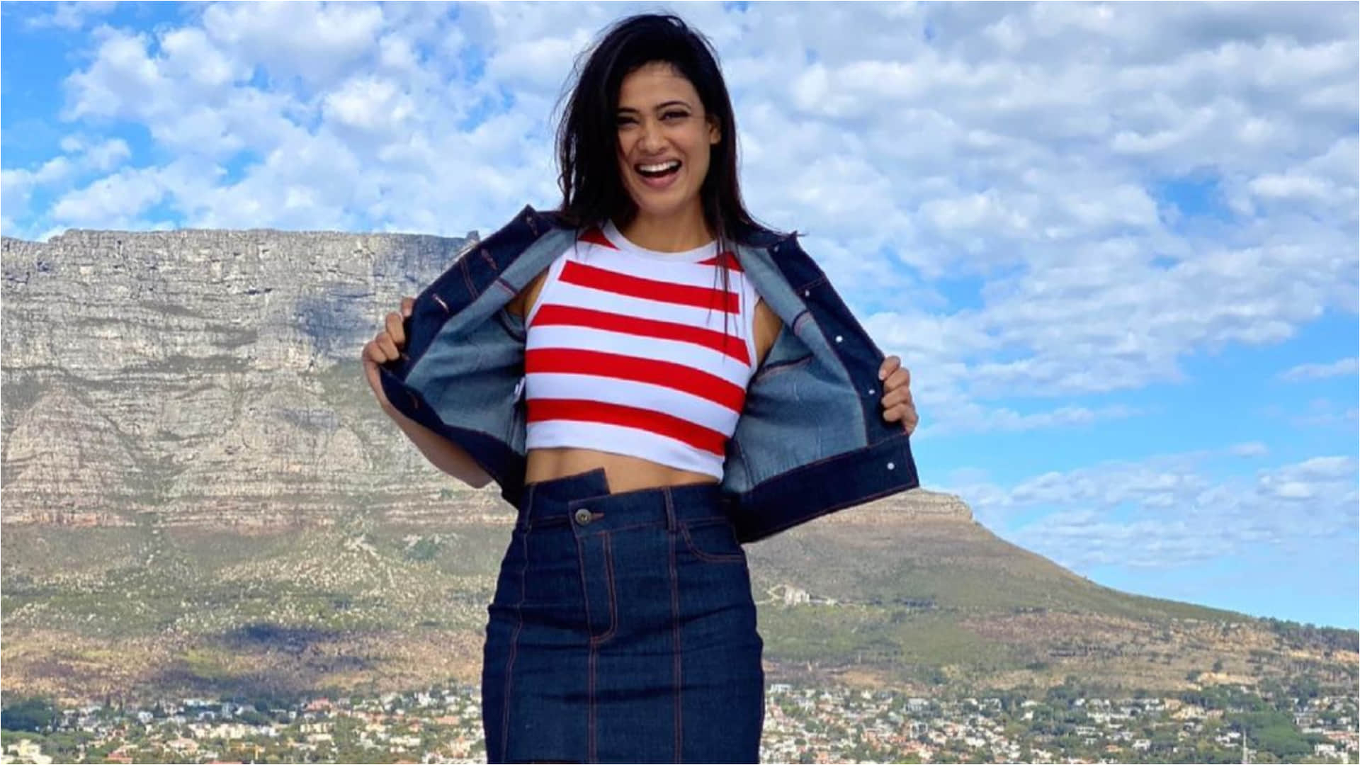 mini skirt trend in summer bollywood actress wear in style