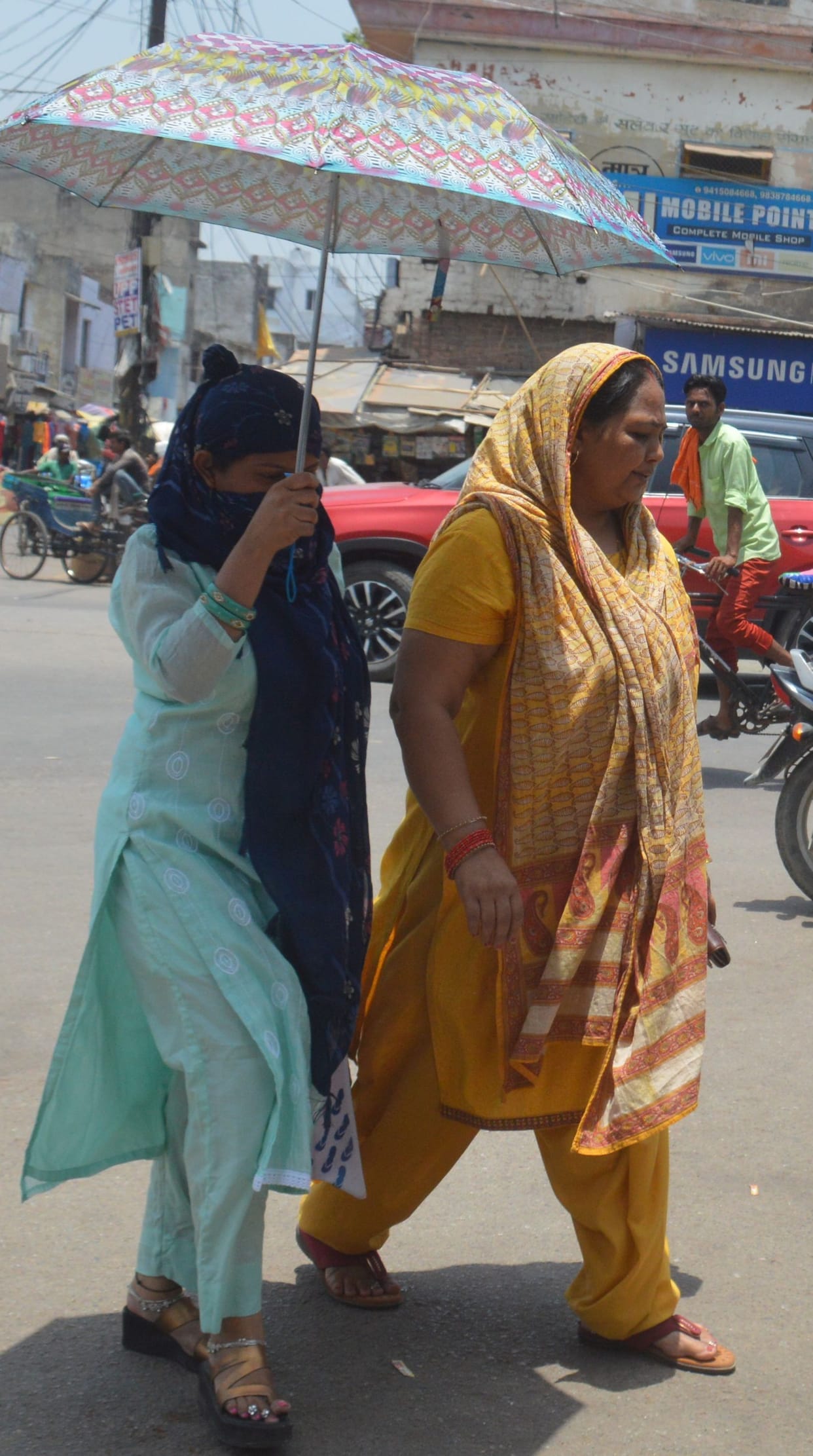 The scorching sun and hot air made it miserable