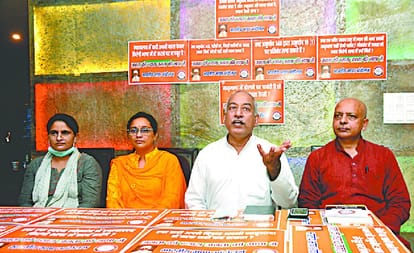 पत्रकार वार्ता में अरुण भारद्वाज