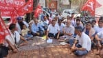 मढीन तहसील कार्यालय के बाहर महंगाई,बेरोजगारी को लेकर केंद्र सरकार के खिलाफ प्रदर्शन करते भवन नि?