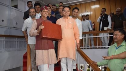 वित्त मंत्री प्रेमचंद अग्रवाल और सीएम धामी
