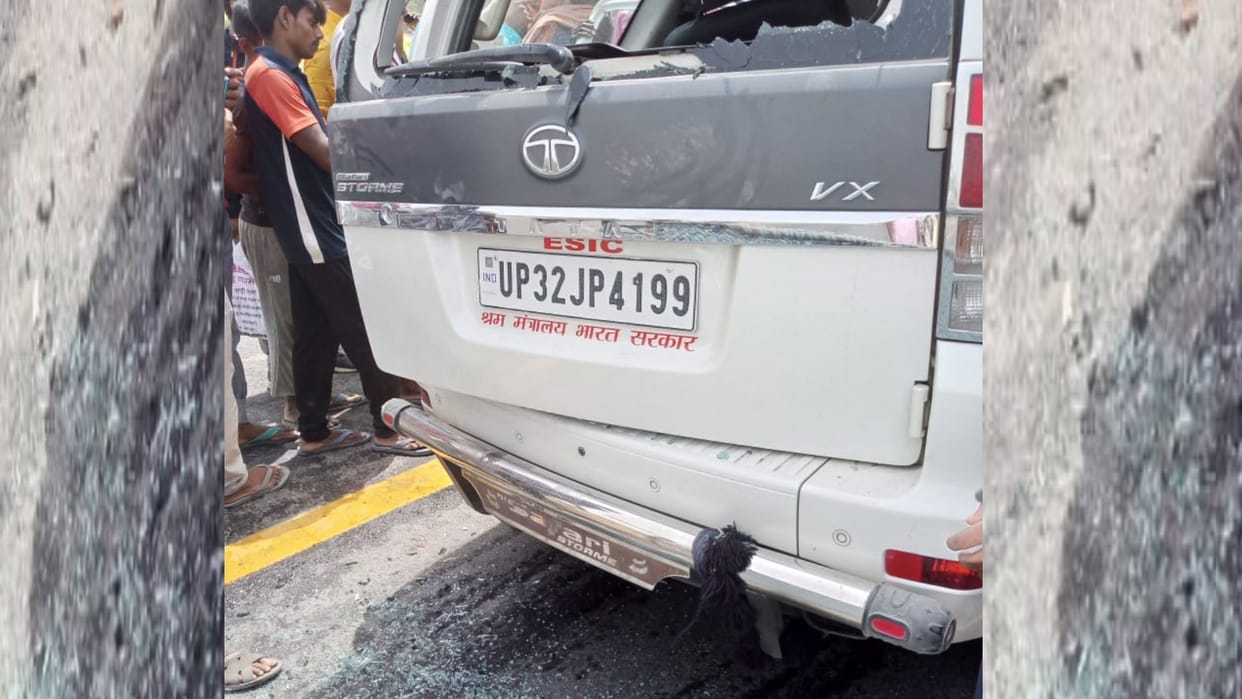 Three died in an accident on poorvanchal expressway.