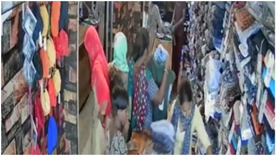 Gang of thieves stole clothes worth 50 thousand from showroom in Ajmer