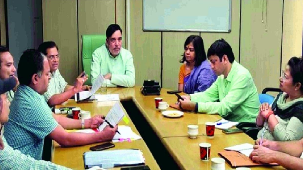 delhi government extends timing of campaign to ban burning of garbage to june 30