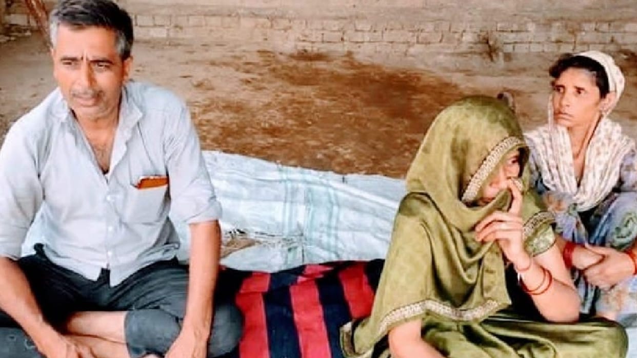 Shamli: Couple sat on hunger strike due to non-receipt of five lakh loaned, police-administration active