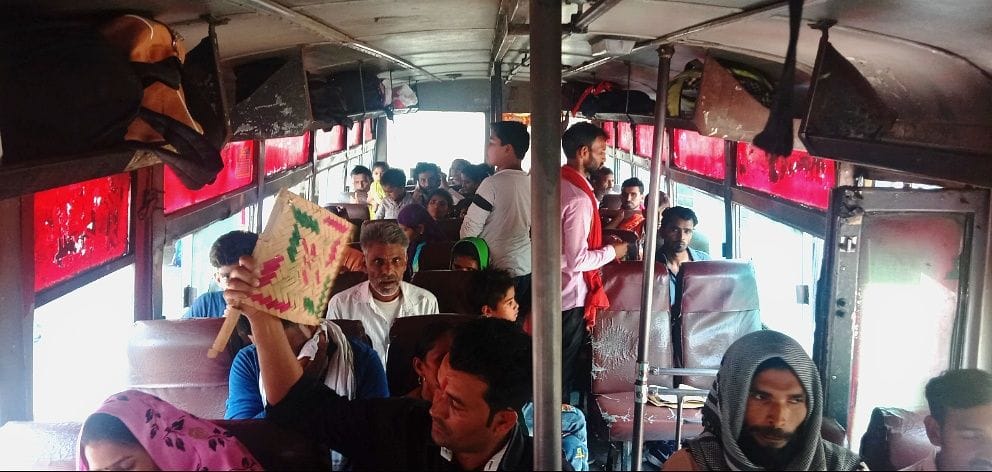 Buses become furnace, passengers are making fans by hand
