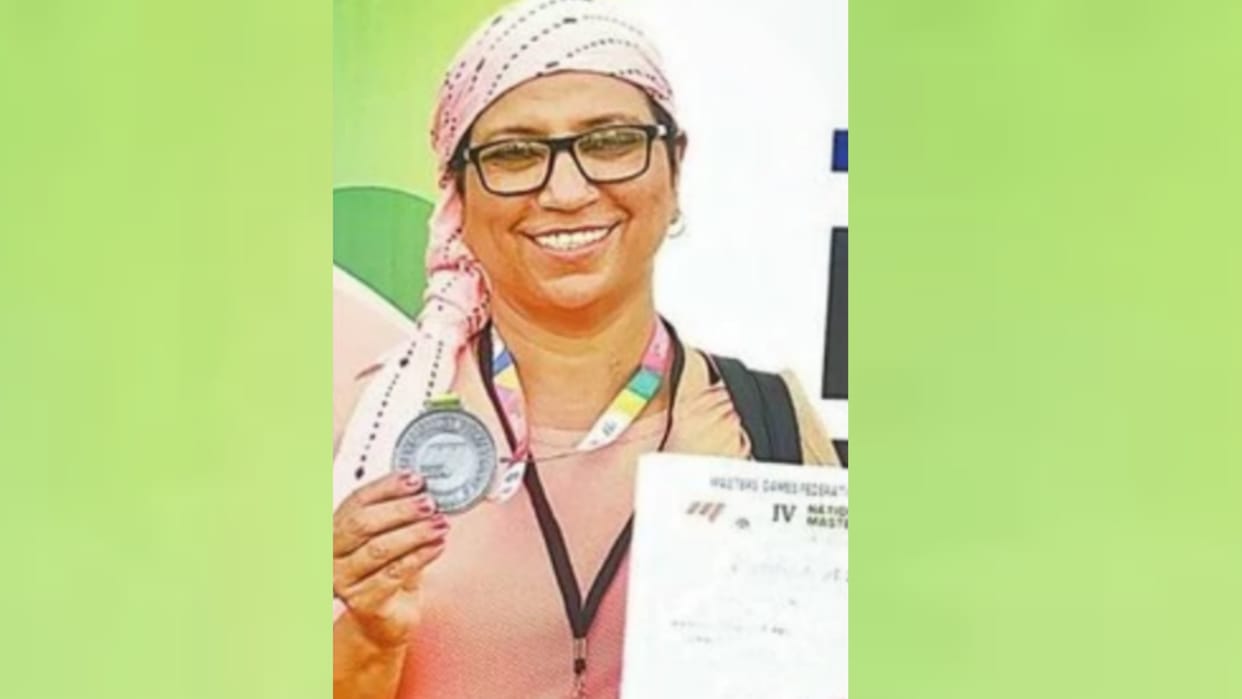 chandrakanta chanana wins silver medal in hammer throw comptition.