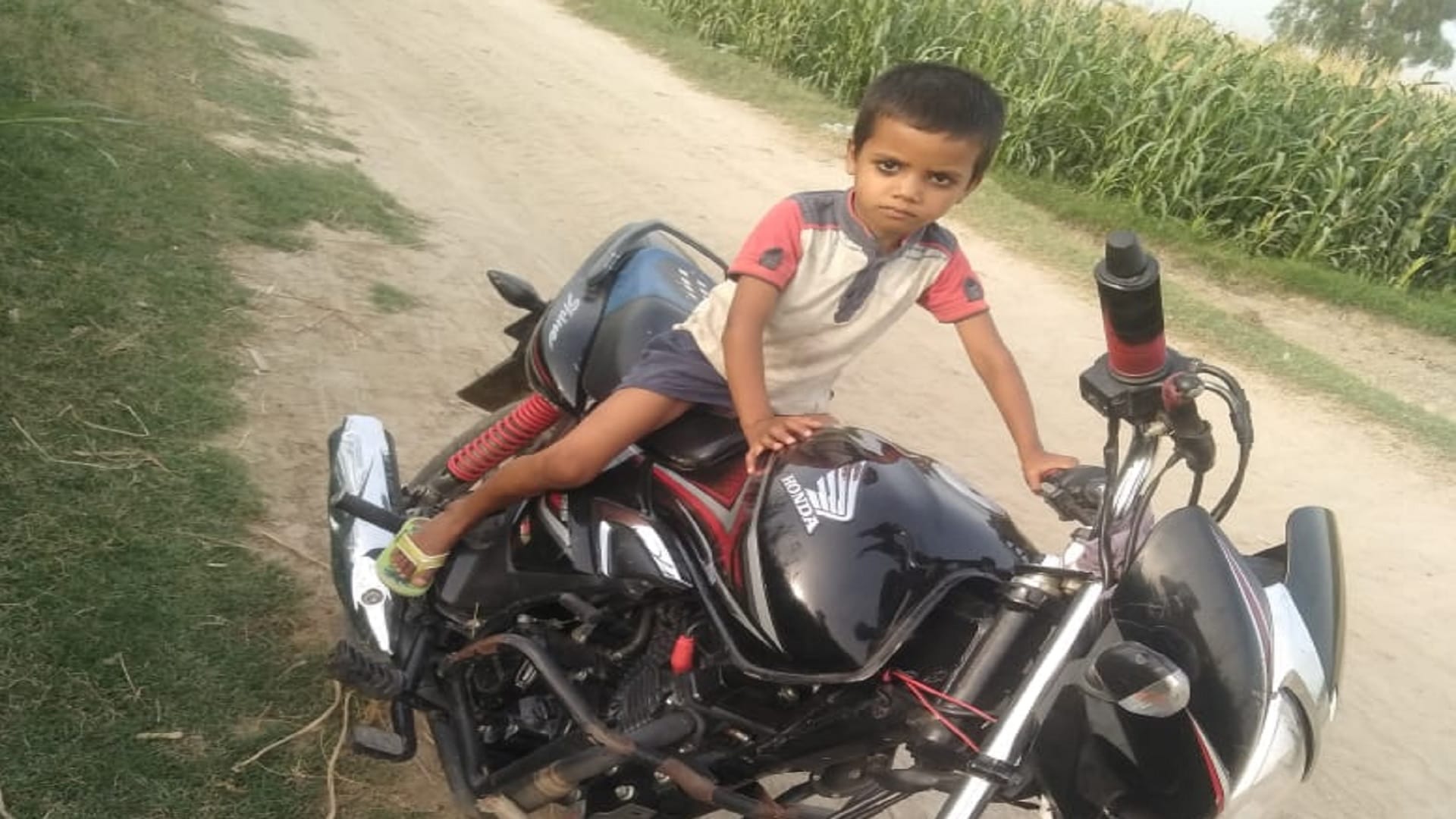 Two innocent cousins brothers died due to suffocation in Scorpio in Badaun