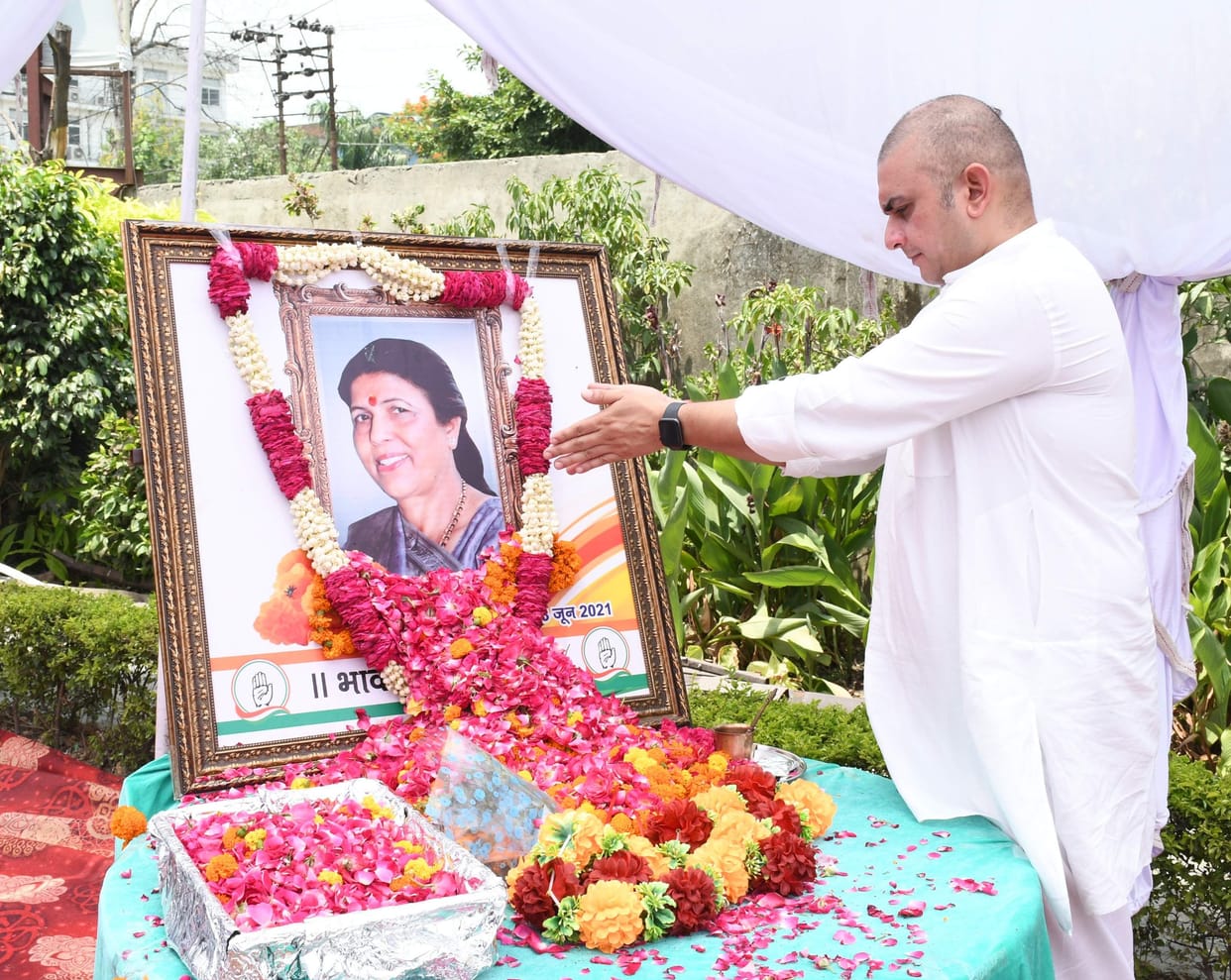 From the ruling party to the Leader of the Opposition paid tribute on the first memory of former cabinet minister