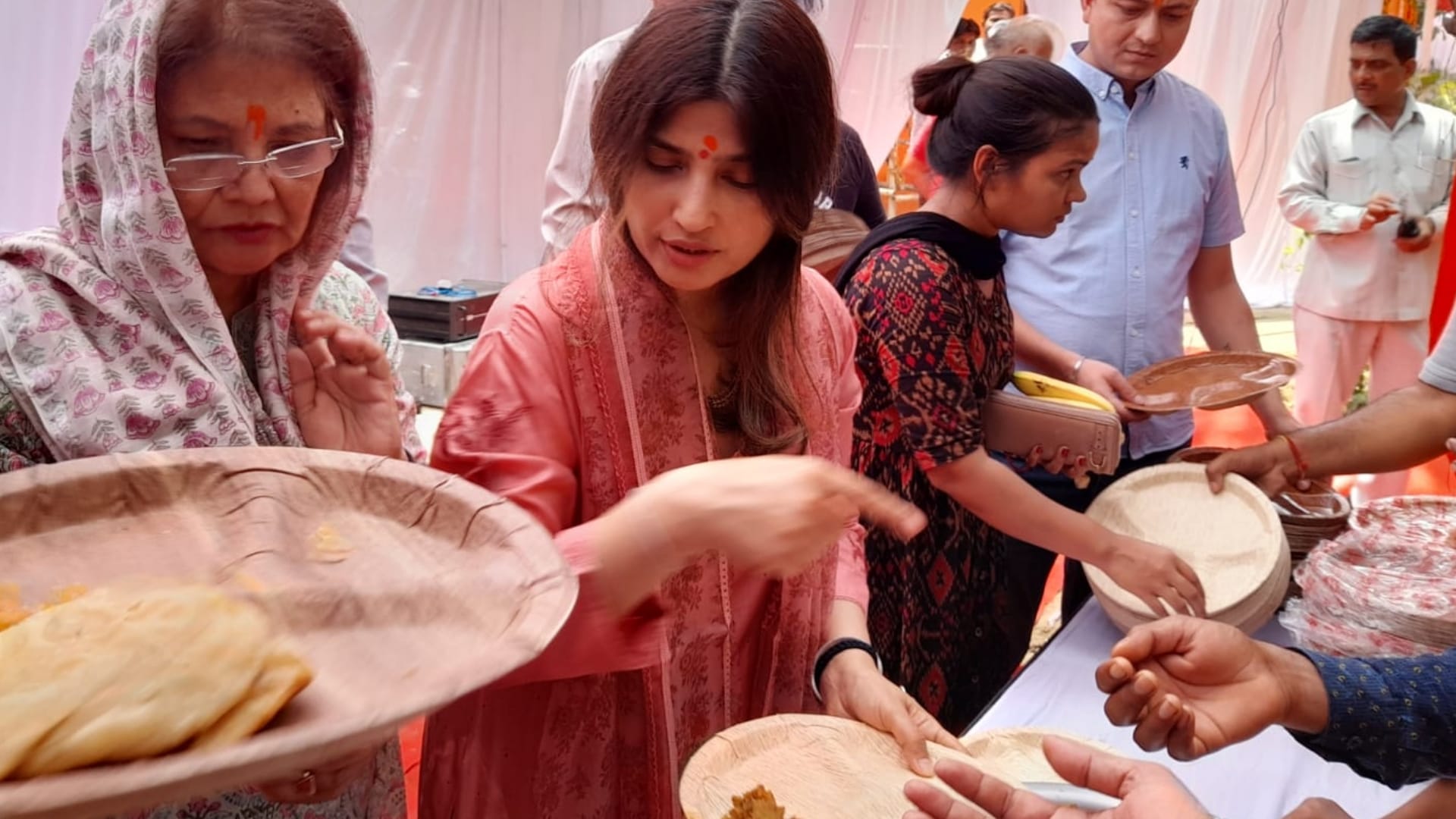 Dimple yadav distribute food on bada mangal.
