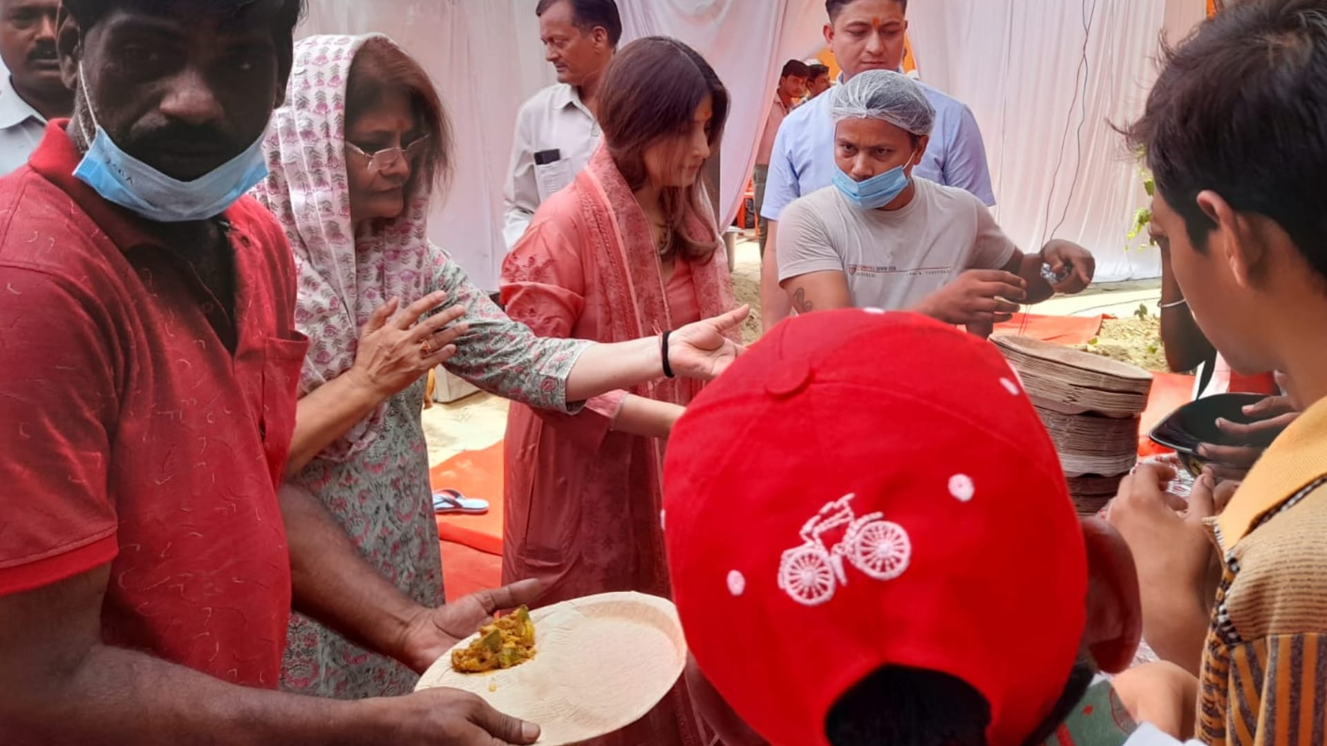 Dimple yadav distribute food on bada mangal.