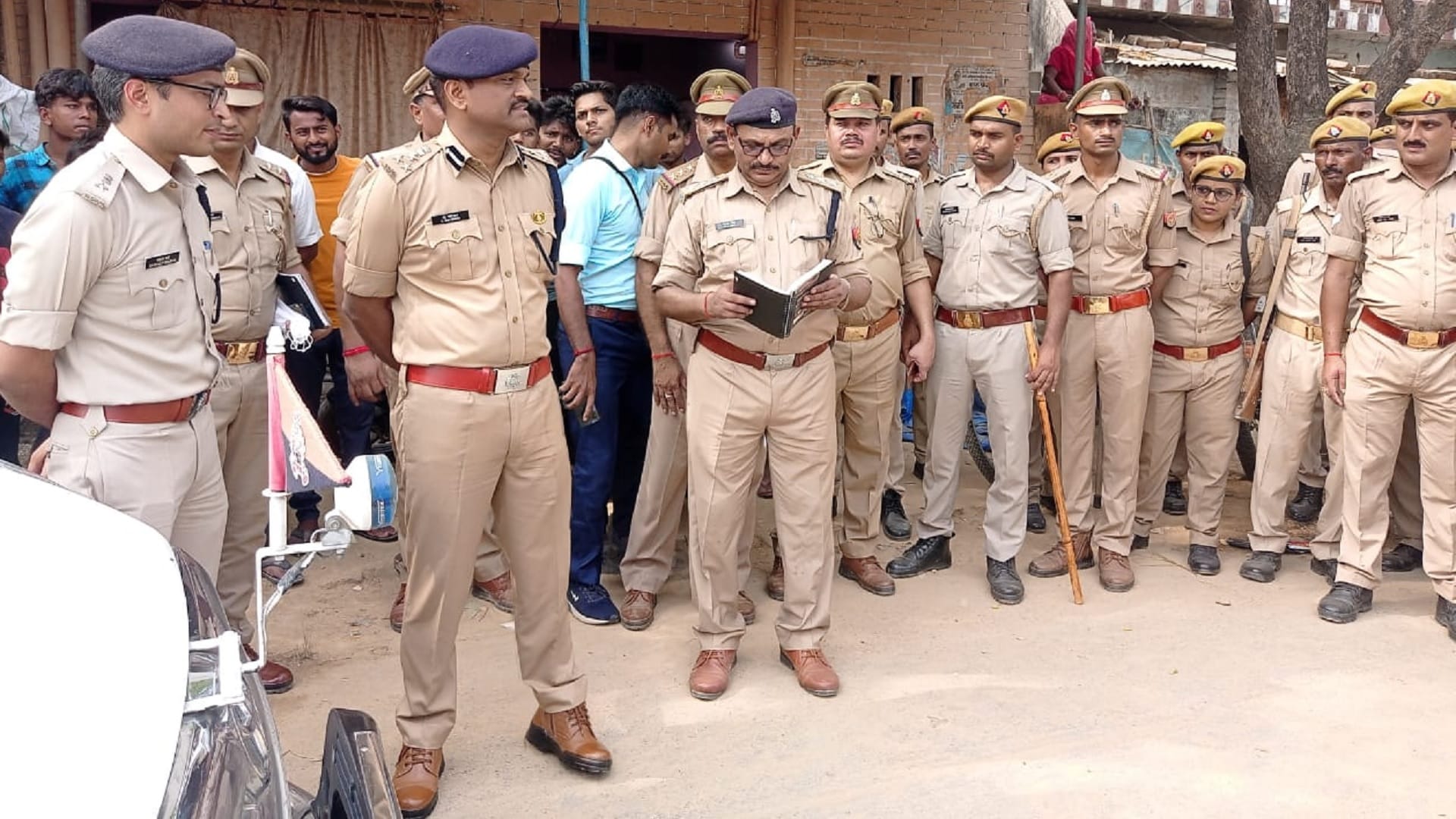 Double Murder In Deoria Father and two sons attacked with sharp weapons