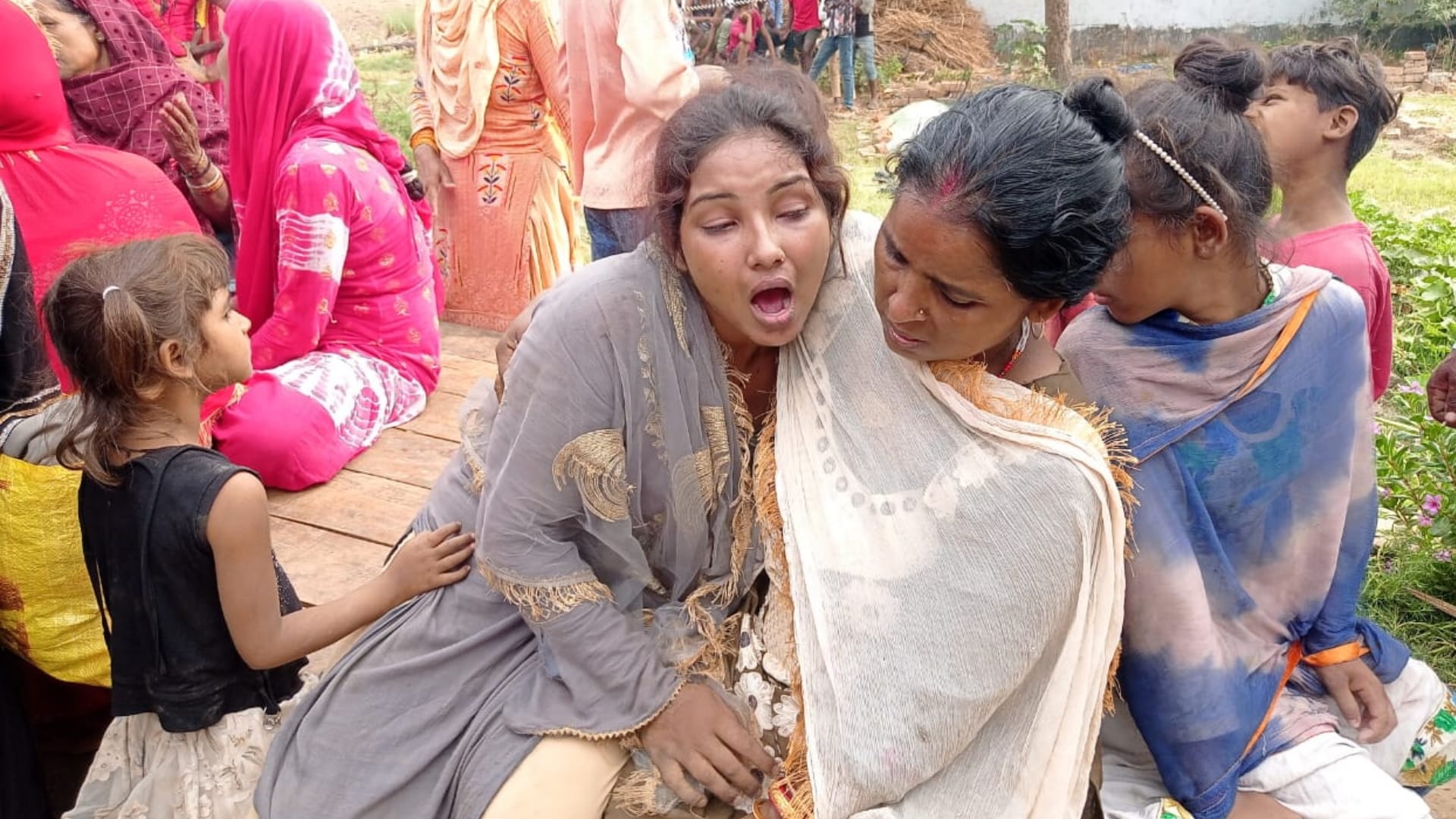 Double Murder In Deoria Father and two sons attacked with sharp weapons