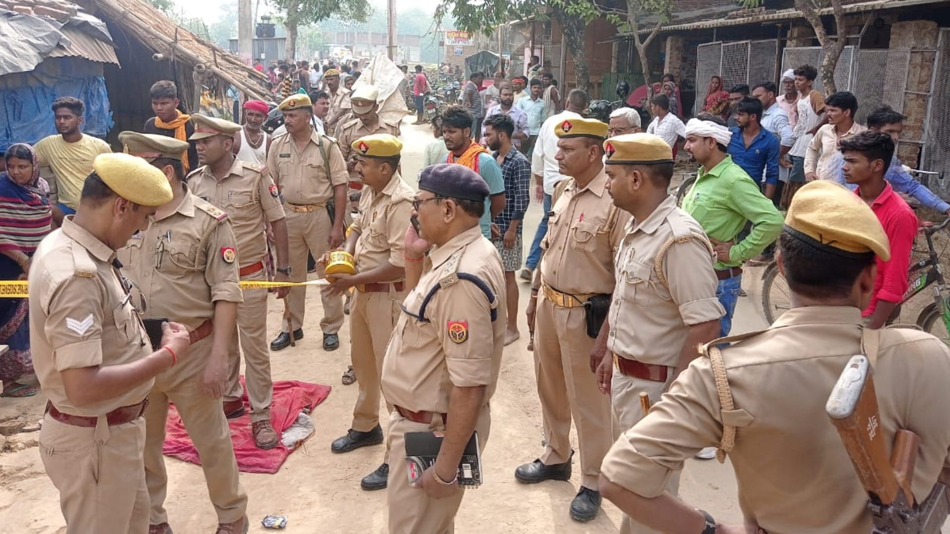 Double Murder In Deoria Father and two sons attacked with sharp weapons
