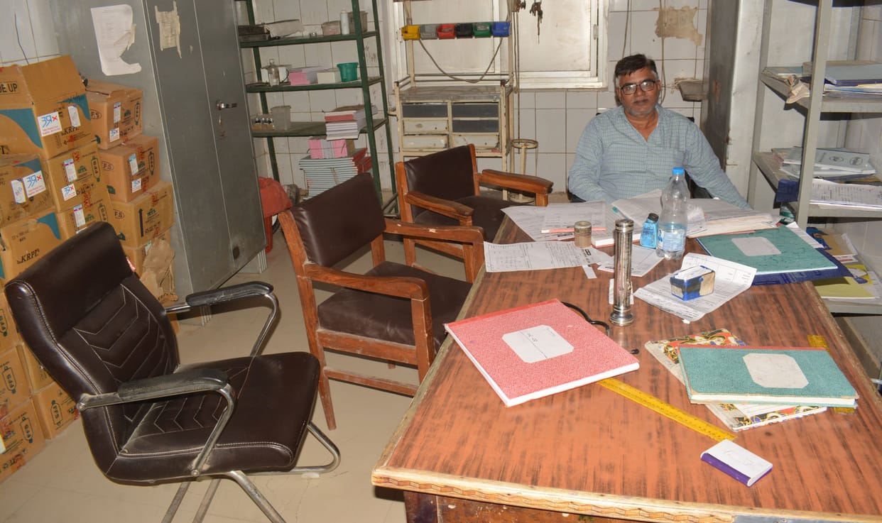 hardoi news,The doctors did not come to the emergency, the patients kept on suffering