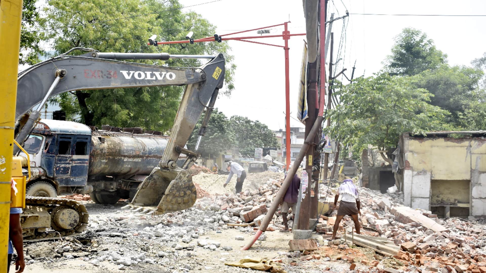Monsoon likely to knock in Gorakhpur this week Construction of drains still going on