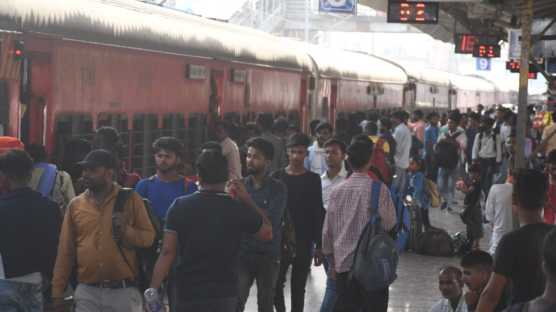 amar ujala exclusive on Gorakhpur railway station for corona protection