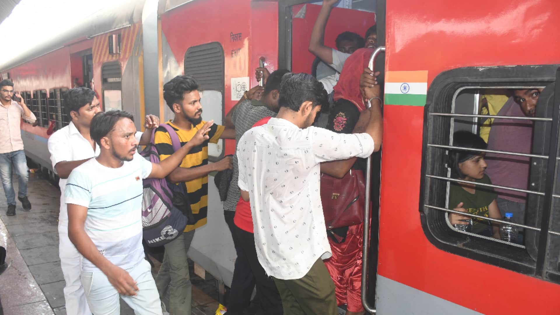 amar ujala exclusive on Gorakhpur railway station for corona protection