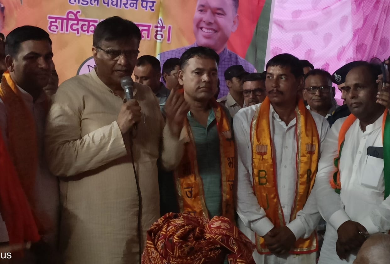 Appeal to make BJP candidates win in civic elections, BJP state president included senior Congress worker in the party