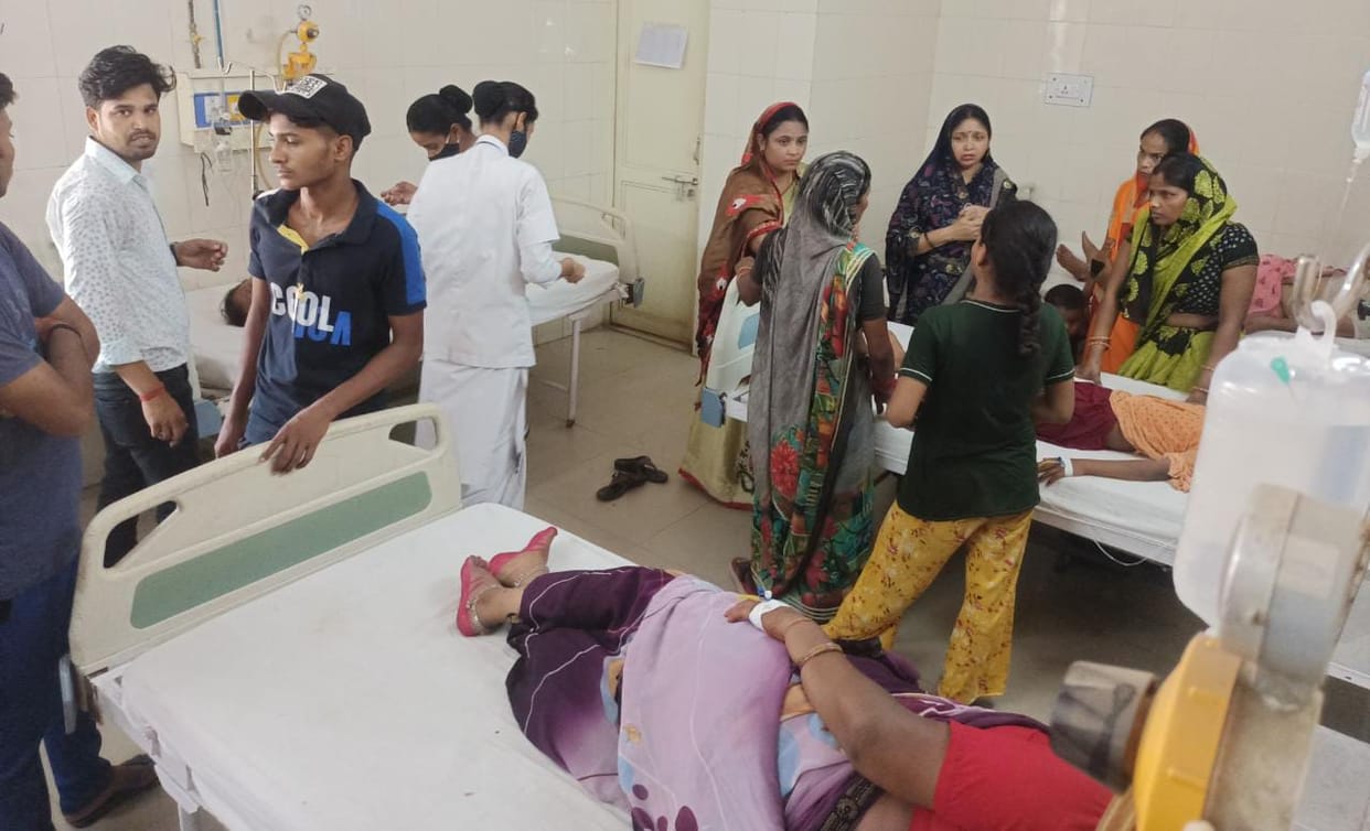 A trolley full of devotees going to Siddhbaba overturns