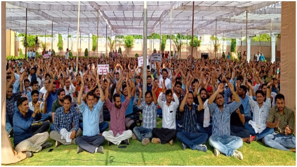 JEN of five power corporations started mass strike in Rajasthan power crisis in state