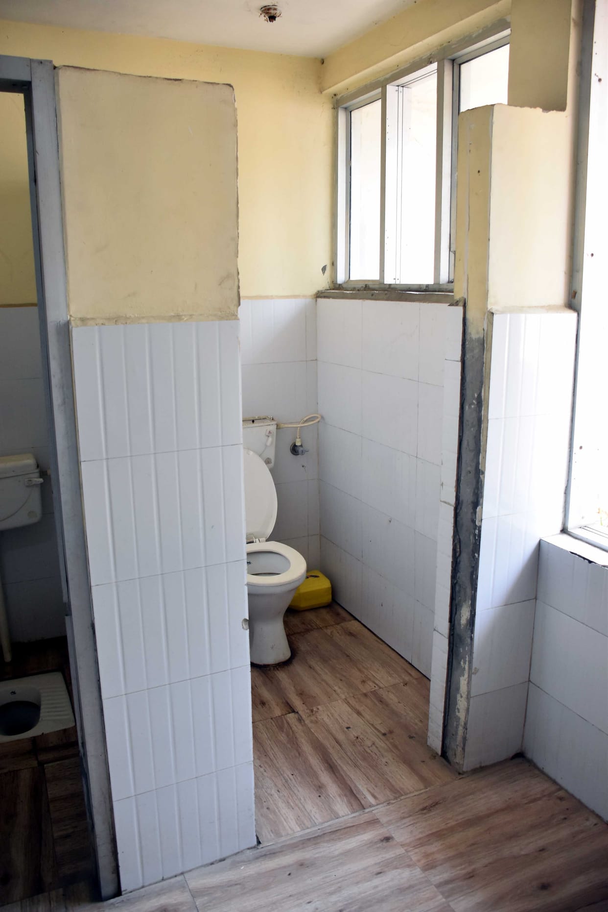 Neither the door nor water in the tap in toilets of the ortho ward