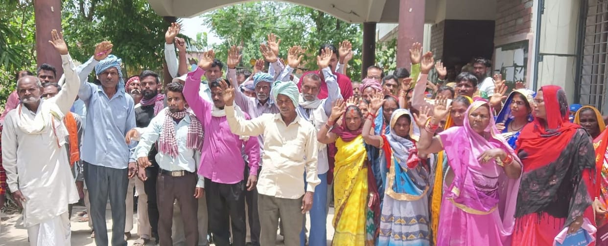 Demonstration demanding to capture tiger