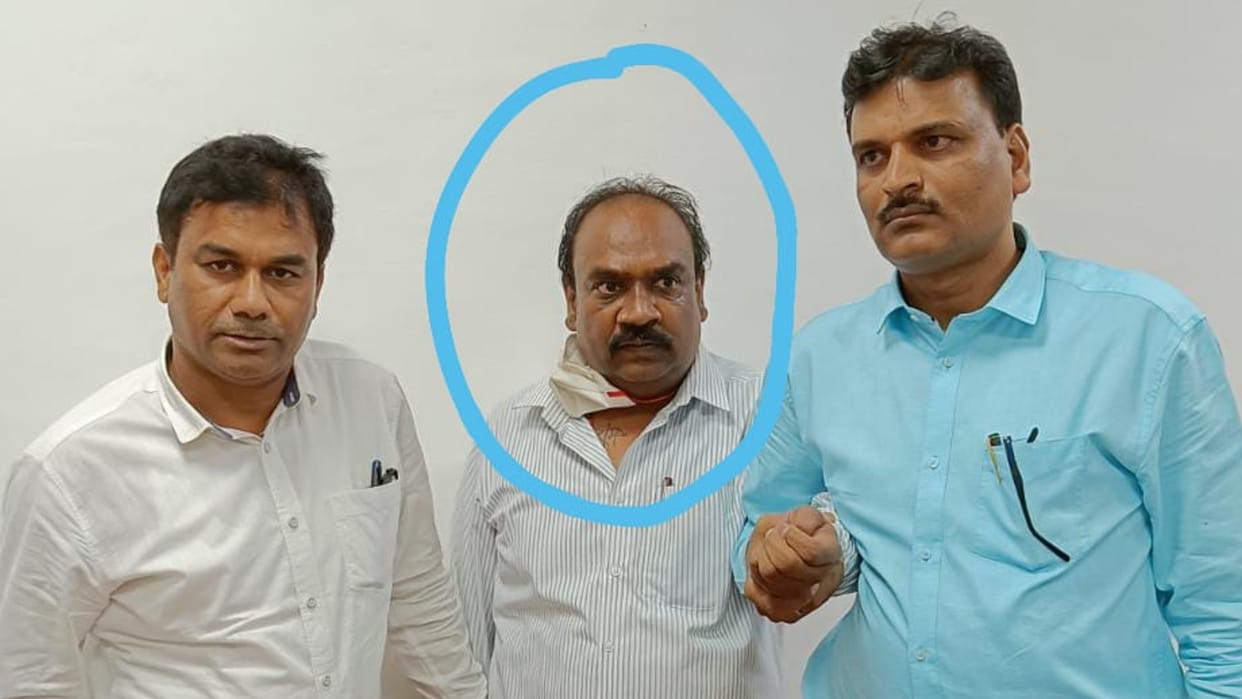 Bhopal: Lokayukta caught EE of PWD Bhopal taking bribe of 40 thousand, demanding release of payment of Rs 1 lakh