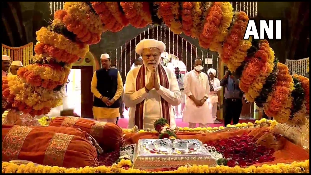 Maharashtra PM Narendra Modi offered prayers to Sant Tukaram Maharaj temple Pune and inaugurated shila temple
