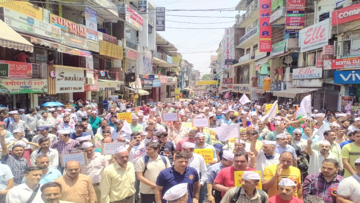Thousands of employees took out rally for restoration of old pension Scheme