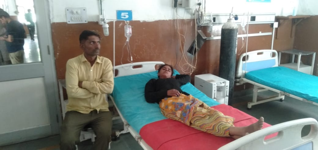15 years girl died and four people injured  in car accident in timbhi asyadi in pontasilai nh