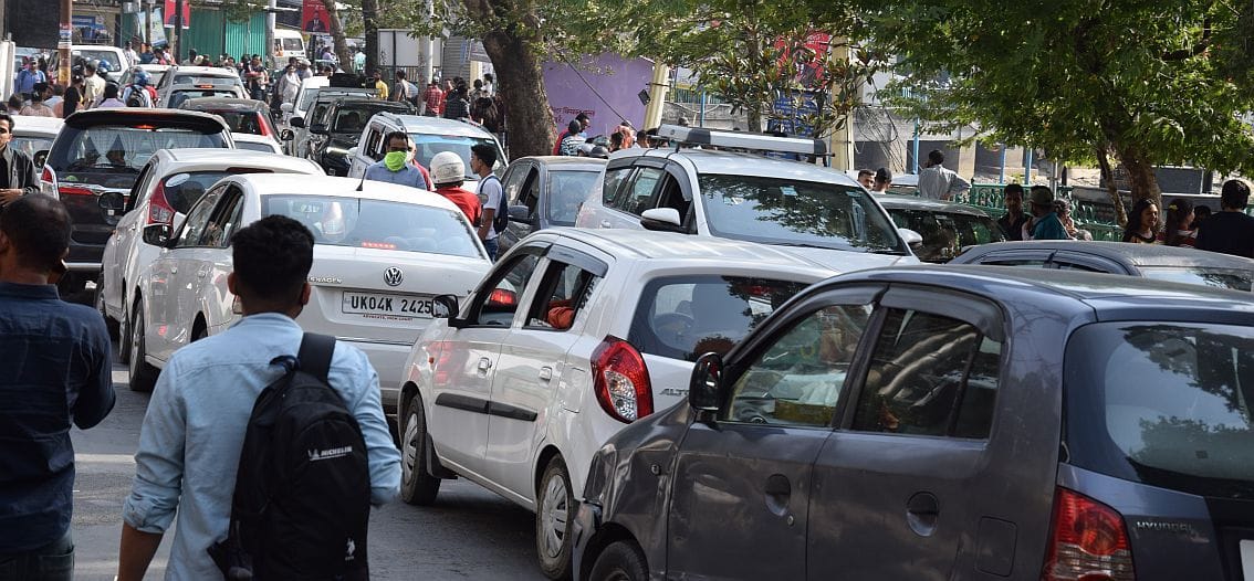 Vehicles crawling on the roads of Nainital all day