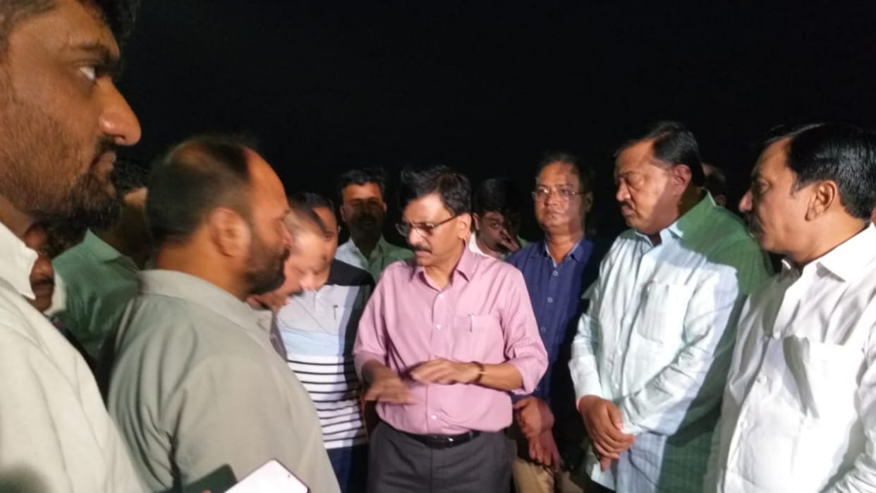 Maharashtra minister Aditya Thackray will visit Ayodhya tomorrow.