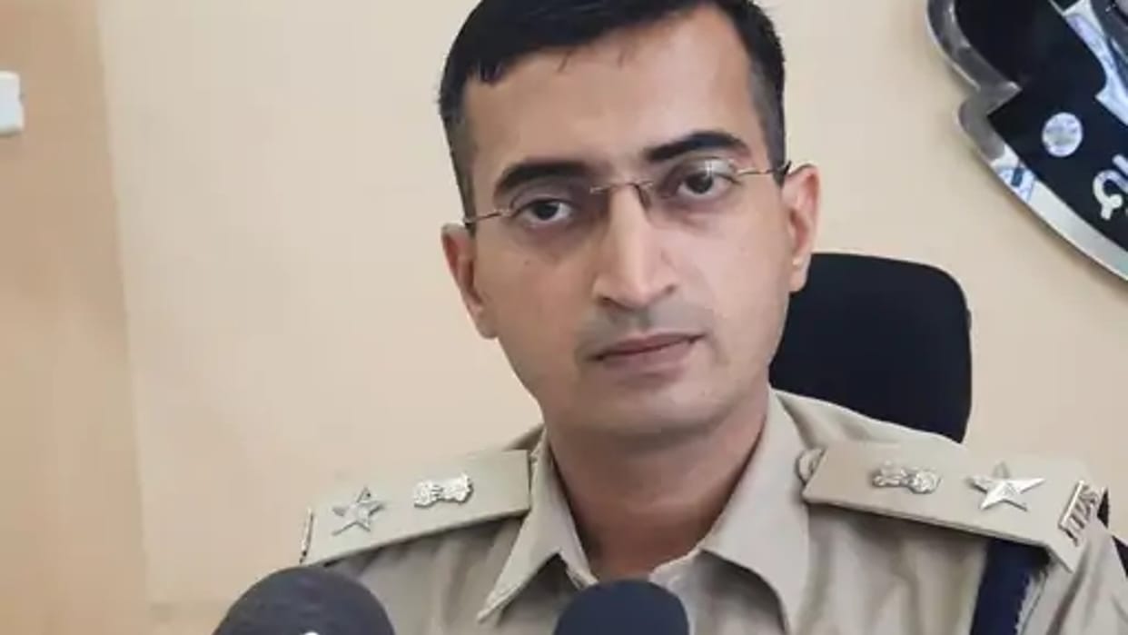 Ratlam News: four people arrested for posting provocative posts on social media, action on a dozen