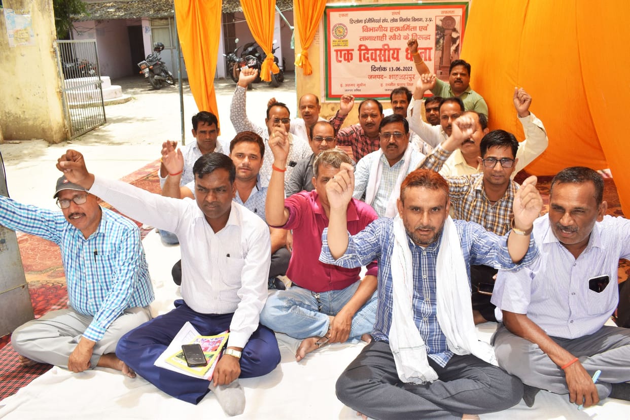 PWD's Diploma Engineers staged a sit-in
