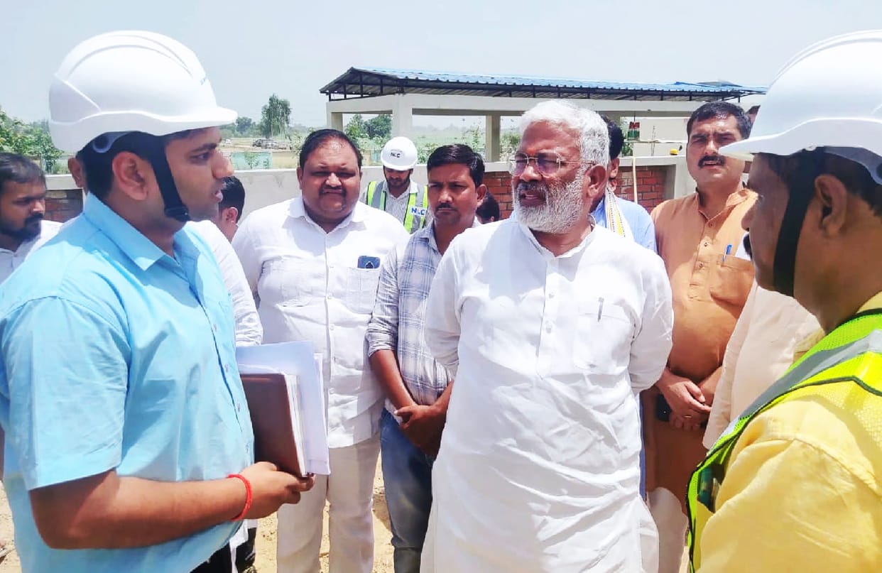 Jal Shakti Minister came to see the tank on the complaint of the MLA