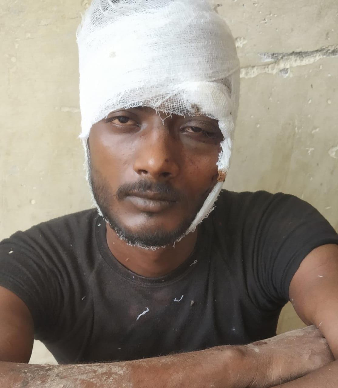 Sticks fired in two sides, old man died, five injured