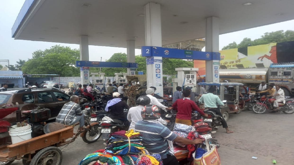 Petrol-diesel ended in these districts of UP, no one is telling the reason 