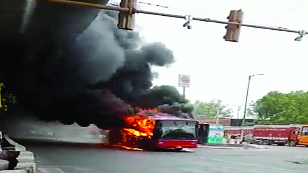 fire broke out in dtc bus in azadpur all passengers evacuated safely