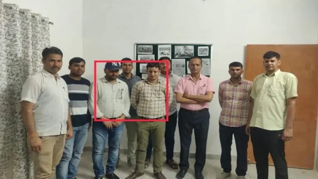 ACB arrested  Alwar CGST Superintendent and Inspector with a bribe of Rs 4 lakh from Bharatpur