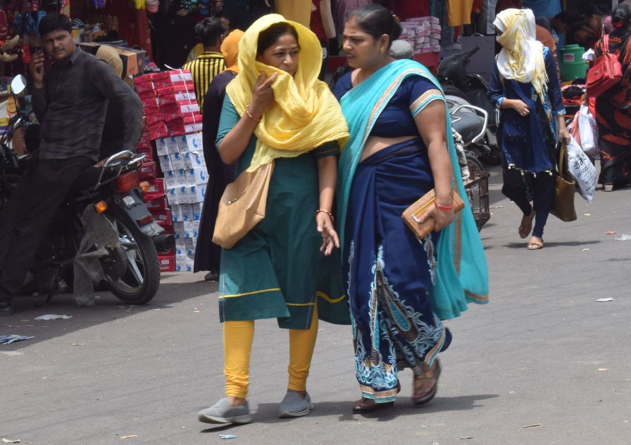 The minimum temperature broke the record, reached 30.5 degree celcius