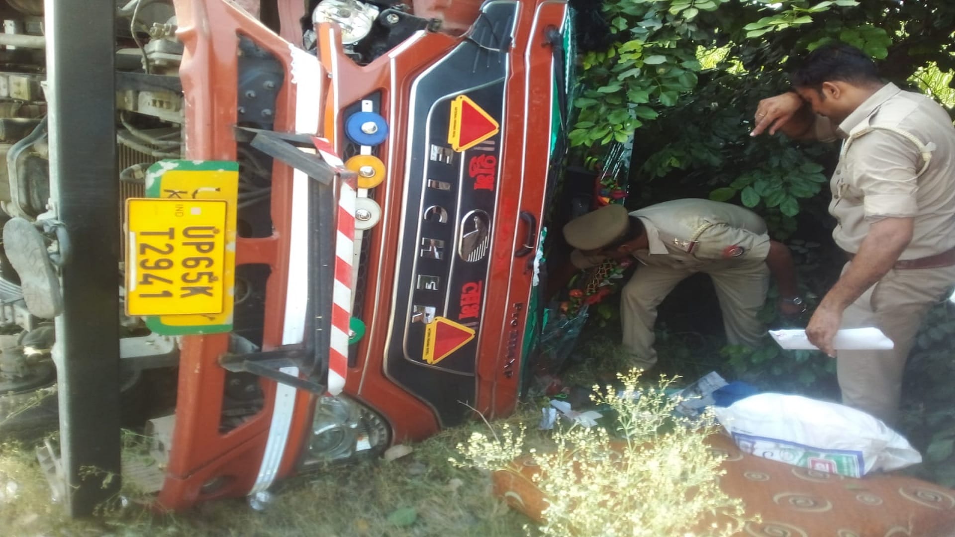 Budaun Road Accident Six devotees including mother and daughter died in mini truck-tractor-trolley collision