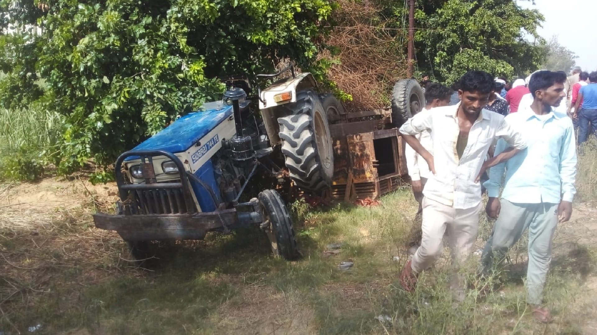 Badaun road accident Mini truck collided with tractor-trolley People pulled out by opening trolley window