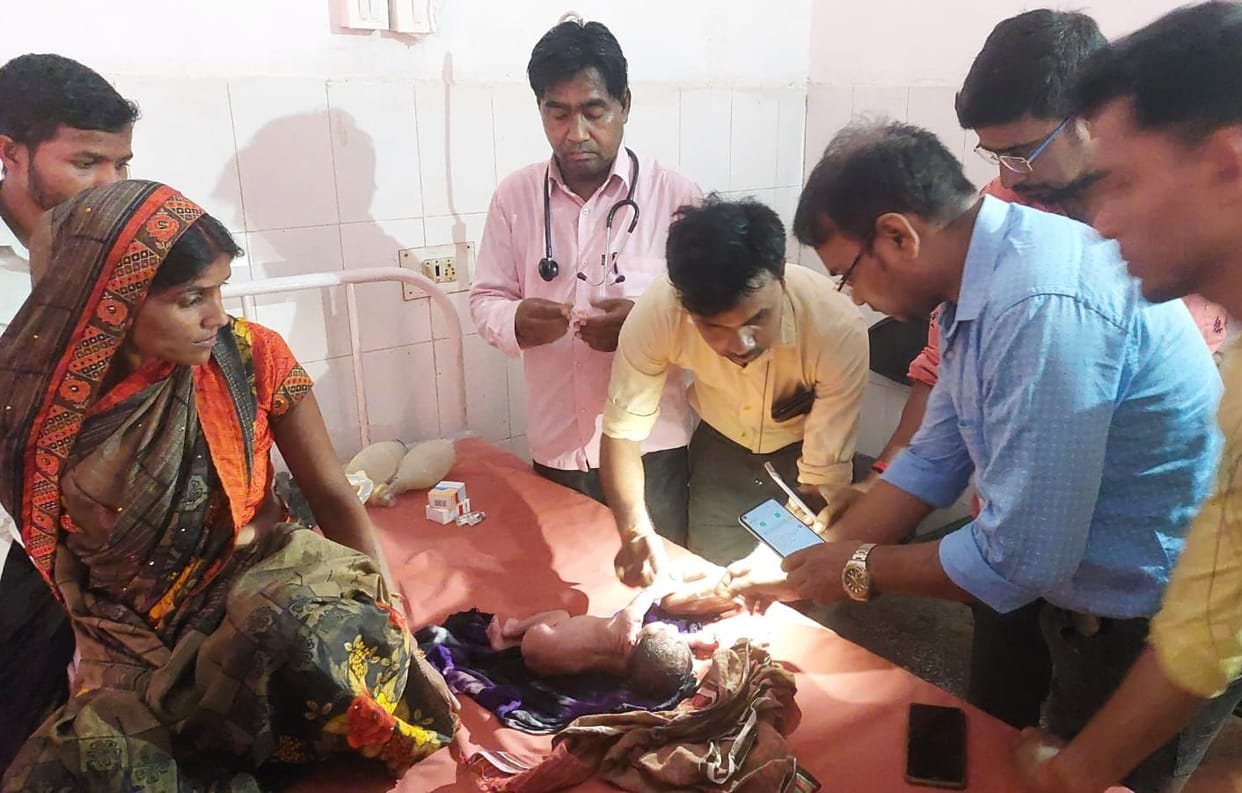 hardoi news,Locked in a sack of straw and threw the newborn in the garden