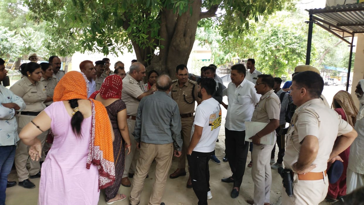After the postmortem the relatives refused to accept the body of the girl in Fatehabad